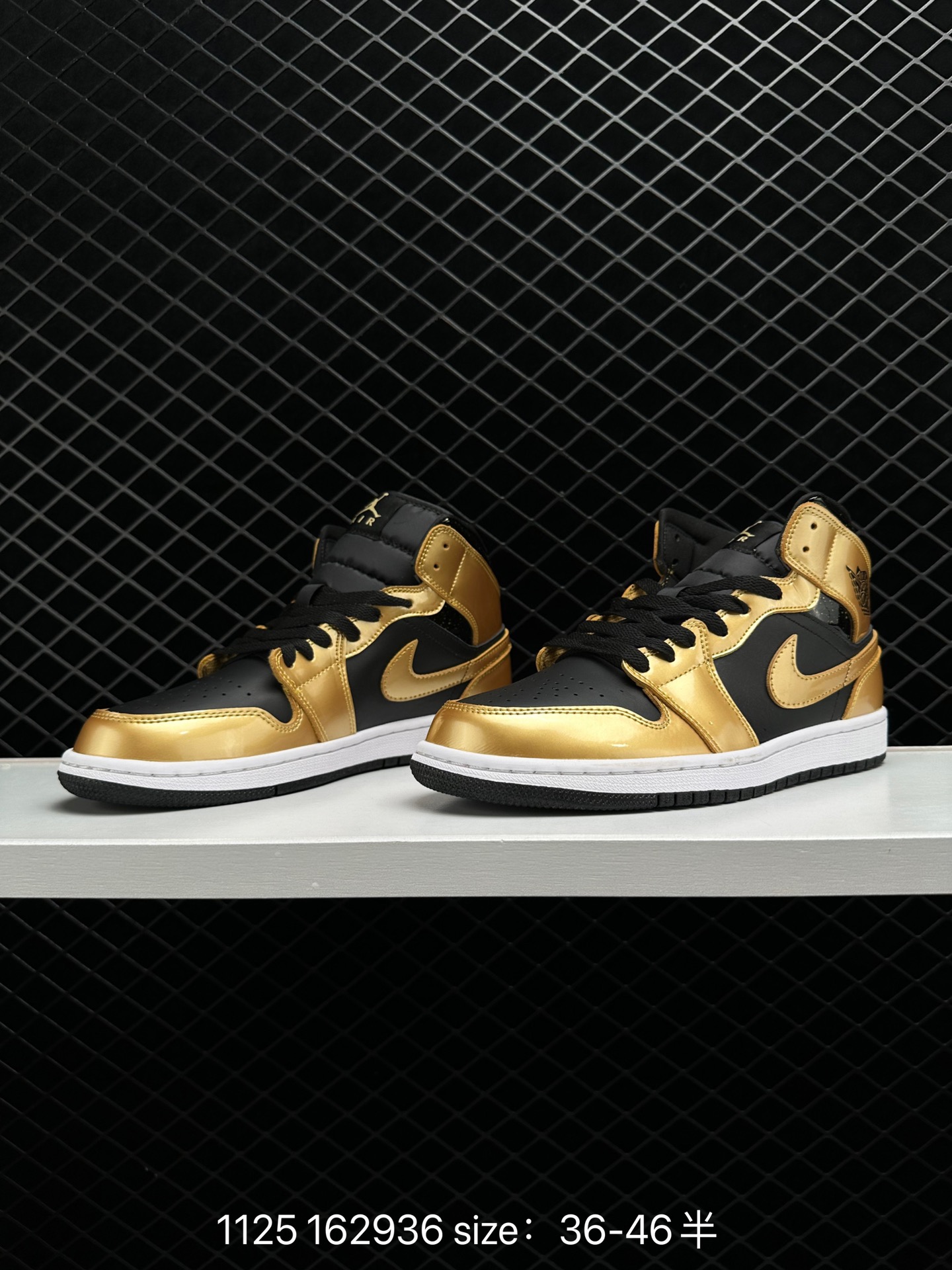 Air Jordan 1 Mid“Light Smoke Grey”